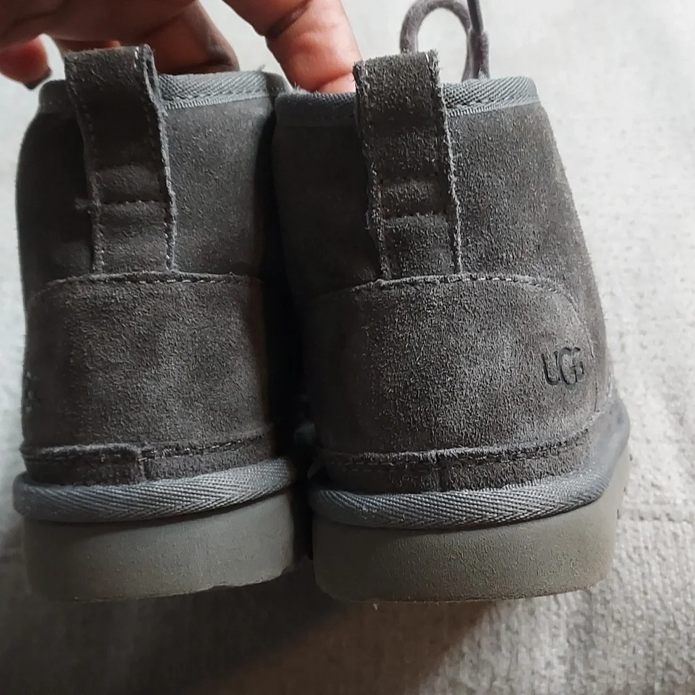 Uggs Neumel 11 Chukka Kids gray boots Sz 1